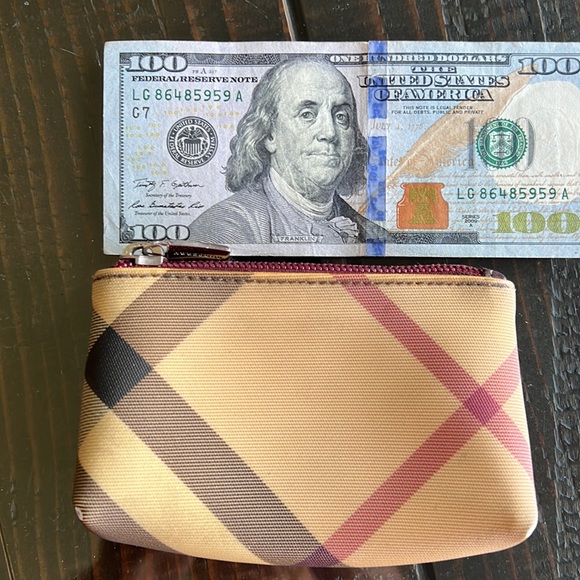 BURBERRY - Picture 12 of 13